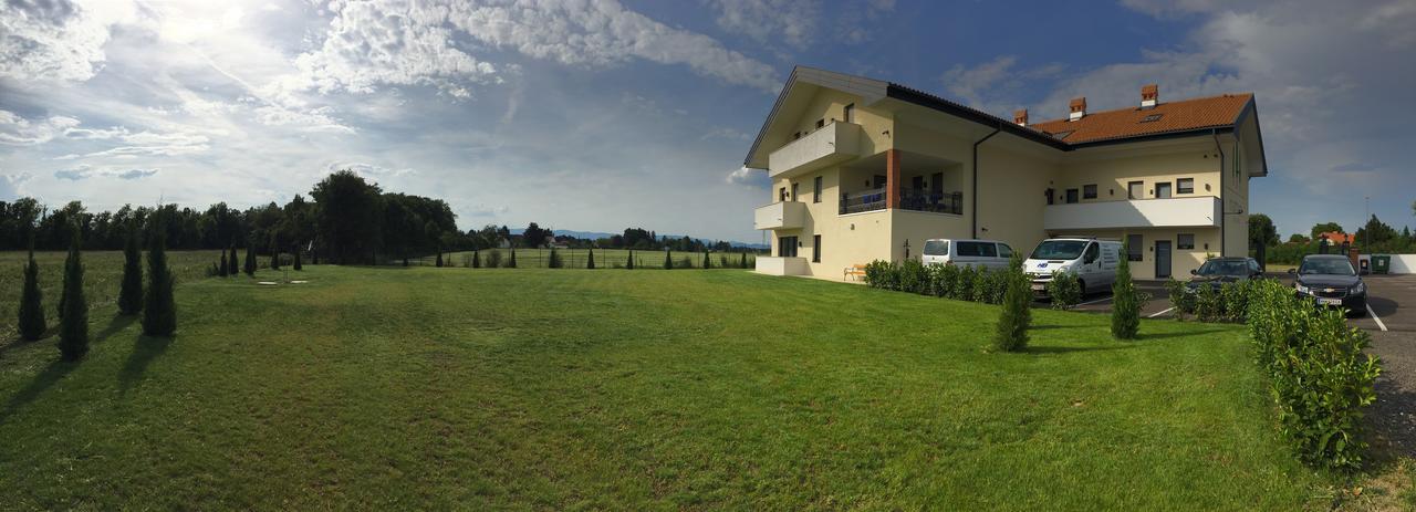 Mattone Aparthotel Lanzenkirchen Exteriér fotografie